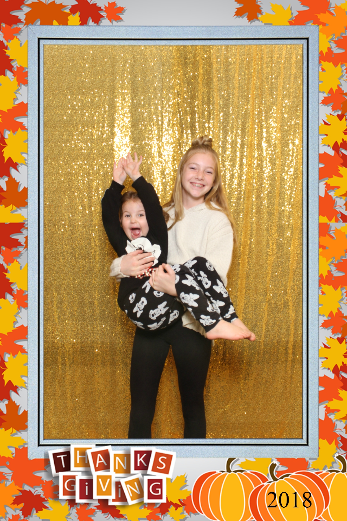 Thanksgiving 2018 | View more photos from the event at gallery.niknoxphotobox.com/u/NiKnox-Photo-Box/Thanksgiving-2018